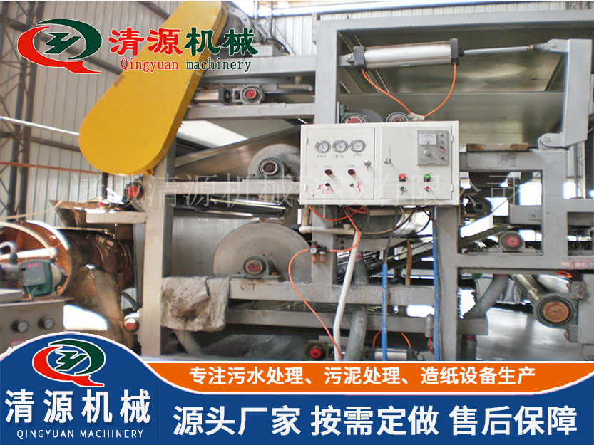 帶式污泥壓濾機4.jpg 帶式污泥壓濾機4.jpg