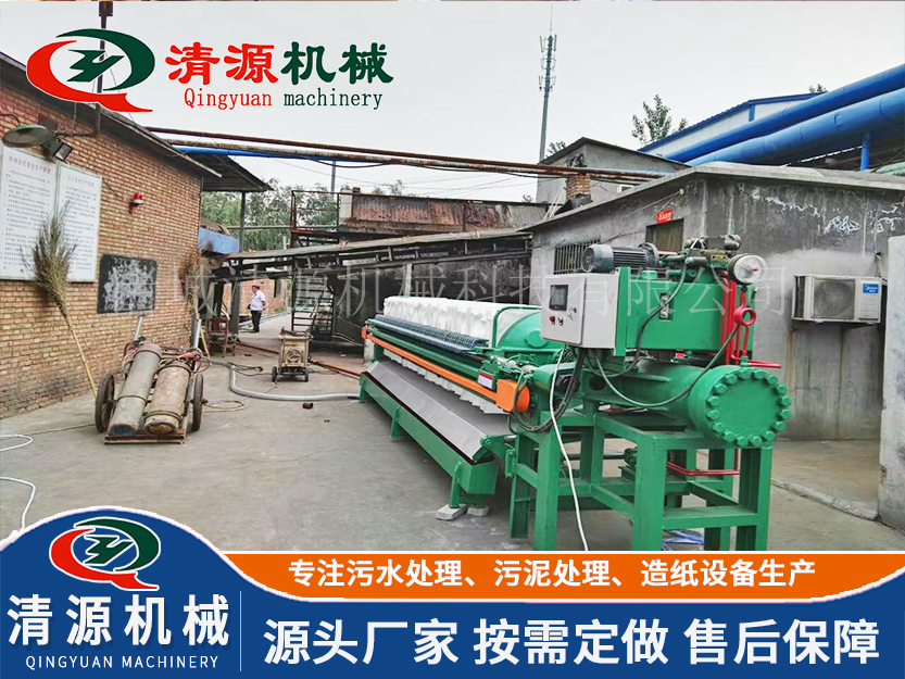 板框式污泥壓濾機(jī)2.jpg 板框式污泥壓濾機(jī)2.jpg