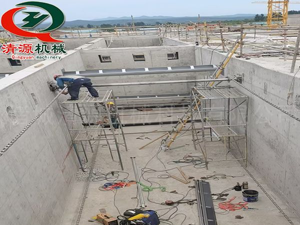 安徽客戶鏈板式刮油刮泥機(jī)項目